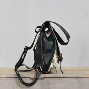 Mochila de cuero vacuno con detalles de estampado de leopardo y flecos, cierre de cremallera de forma cuadrada, capacidad media, para todas las estaciones - Product Image 4
