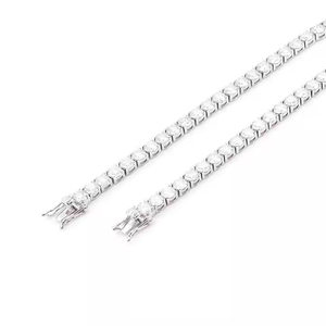 สร้อยคอเพชรโมอิสซาไนต์และเพชรเลี้ยงในห้องปฏิบัติการแบบ Cuban Chain สำหรับผู้หญิง น้ำหนัก 15 กะรัต ความใส VVS ปรับแต่งสีโลหะได้ - Product Image 3