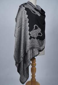 ผ้าคลุมไหล่แคชเมียร์เนื้อละเอียด ระบายอากาศได้ดี สีน้ำตาลอมเทา ลายเพสลีย์ สำหรับผู้หญิง ให้ลุคหรูหรา เงางาม - Product Image 3