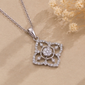 Ensemble collier et boucles d'oreilles assorties en argent 925 avec pendentif géométrique en perles - Bijoux élégants de créateur pour femmes, pour mariage, fête ou usage quotidien - Product Image 3