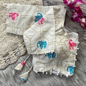 Fournisseur de la collection de blouses en coton Diable Cambric de la meilleure qualité, avec sequins et broderies, et fermeture avant rembourrée, en provenance d'Inde. - Product Image 1