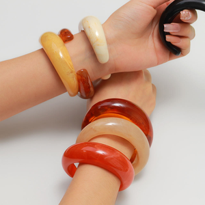 Bracelet ouvert géométrique élégant rétro marron ambre 2026 pour femme, bracelet épais en résine colorée, cadeau artisanal en résine - Product Image 6