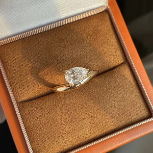 Anillo de compromiso de plata con diamante talla Peat Cut, solitario clásico de tallo dividido para mujer, ideal para fiestas y regalos, venta al por mayor, joyería fina. - Product Image 3