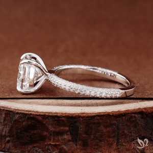 Anillo de Boda con Diamante Cultivado en Laboratorio de Corte Cojín de 3CT, Certificado IGI, Banda Pavé de Tres Hileras, Centro Cuadrado Grande, Romántico y Lujoso, Oro Blanco de 10K - Product Image 2