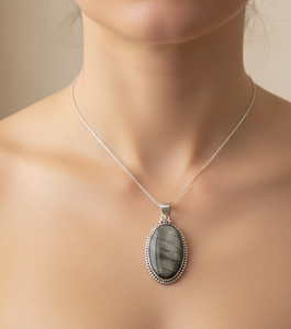Colgante Ovalado de Obsidiana con Brillo Plateado, Plata de Ley 925, Joyería Hecha a Mano, Chapado en Oro Rosa y Oro Amarillo, Collar Boho, Regalo Unisex - Product Image 2