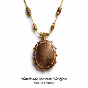 Collar con Colgante de Macramé y Cuarzo Ahumado Hecho a Mano |   Joyería Boho Curativa con Piedras Preciosas Facetadas de Color Marrón - Product Image 3