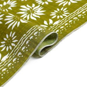 Foulard carré de luxe en soie de mûrier pour femme, élégant imprimé cachemire, accessoire de mode premium et lisse pour le cou, la tête ou les cheveux - Product Image 4