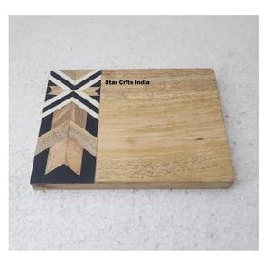 La planche à découper en bois est un mélange parfait d'utilité et de style, conçue pour les cuisines modernes. Fabriquée en bois dur de qualité supérieure. - Product Image 2