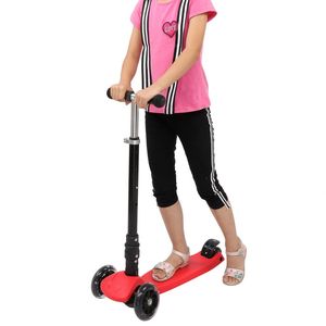 Monopattino Pieghevole a Tre Ruote Rosso per Bambini dai 3 Anni in Su, per Allenamento Sportivo e Uso Esterno, in Plastica Leggera e Acciaio, con Ruote in PU - Product Image 6