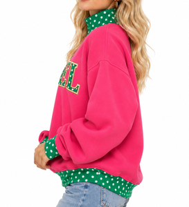 Sudadera Rosa con Cuello Alto para Mujer, con Detalles de Puntos Verdes y Aplique de Letras Navideñas - Product Image 5