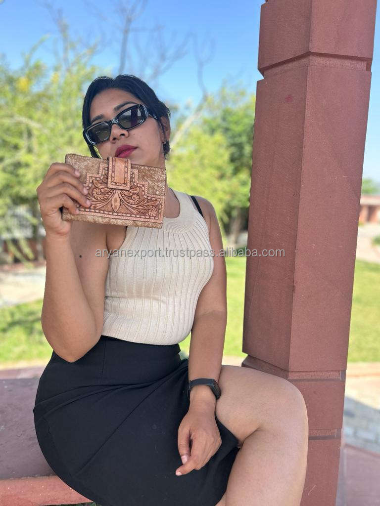 สีน้ำตาล