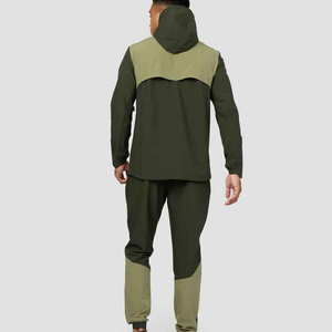 Ensemble de survêtement coupe-vent personnalisé pour homme avec veste zippée et pantalon de jogging en nylon, avec logo personnalisé, ensemble de vêtements de sport légers - Product Image 2