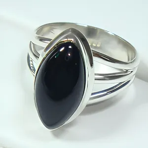 Anillo de Plata de Ley 925 con Ónix, Engaste de Bisel, Gema Negra Marquise, Anillo de Cóctel Minimalista, Joyería para Mujer - Product Image 1