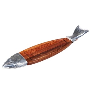 เขียงไม้อะคาเซียพร้อมด้ามปลาสีเงินและที่เกลี่ยเหมาะสำหรับถาดชีสอาหารเรียกน้ำย่อยอุปกรณ์ตกแต่ง - Product Image 1