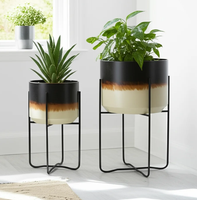 Pot Bunga & Planter Bentuk Bulat dari Besi Metal Gaya Terbaru dengan Stand Hitam, Kualitas Terbaik, Finishing Antik