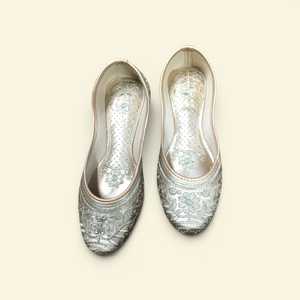 Chaussures plates pour femmes, style décontracté, à bout rond, avec doublure en coton brodée argentée, pour cérémonie de mariage - Product Image 1