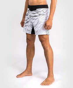Shorts de Muay Thai et de Kickboxing personnalisables avec logo, pour la lutte et le MMA, en gros, couleurs unies : rose, violet, noir, rouge, blanc, et shorts de Muay Thai légers style gladiateur - Product Image 4