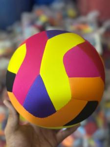 Ballon de football classique léger et durable pour adultes, respirant et rembourré, idéal pour l'entraînement au jonglage en air, options personnalisables - Product Image 5