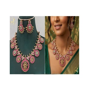 Precioso Juego de Collar y Pendientes de Jade Clásico Chapado en Oro de Latón de Calidad Superior para Regalo de Compromiso, Boda o Fiesta para Mujer - Product Image 1