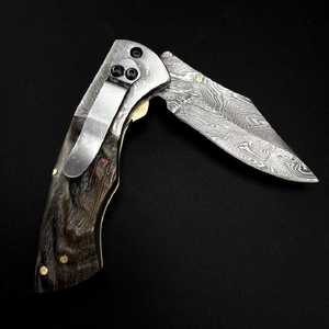 Couteau utilitaire pliant artisanal en acier Damas avec manche en corne foncée, OEM disponible, Iron Crown Forge - Product Image 2