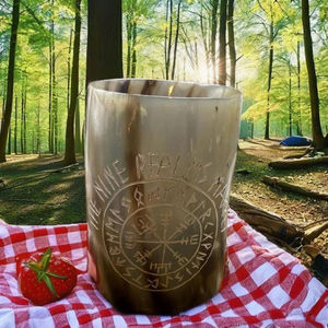 Verre à boire rond en corne de buffle, aspect antique, écologique, fait main, sculpté à la main, symbole croix animale Valknut, tasse nordique - Product Image 3