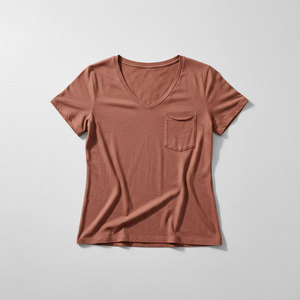 T-shirt pour femme à col en V avec poche, manches courtes, en coton doux, poche plaquée sur la poitrine, coupe décontractée, personnalisable OEM, vente en gros, usine du Pakistan - Product Image 4