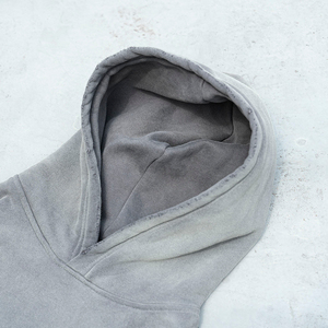 เสื้อฮู้ดดี้สีเทาแบบทำสีซีดสไตล์วินเทจสำหรับผู้ชาย ผ้าฝ้ายฟลีซหนานุ่ม ทรงโอเวอร์ไซส์ สตรีทแวร์ ลุคขาดๆ แบบดิสเทรส - Product Image 2