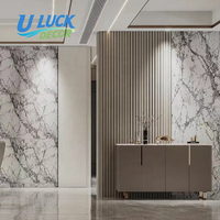 Panneau de marbre PVC brillant, écologique, poli et traité anti-UV, facile à installer pour la décoration de maisons, appartements, hôtels et hôpitaux