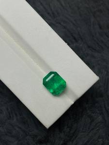Pierre précieuse émeraude naturelle, taille émeraude, verte, 4,45 carats, pierre non montée pour la fabrication de bijoux - Product Image 2