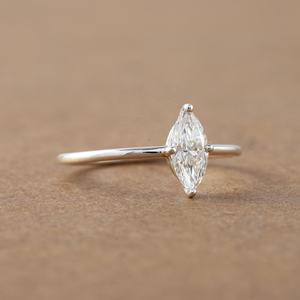 Joyería fina de oro de 18 quilates, anillo de compromiso de boda de estilo clásico a la moda, corte Marquesa, ajuste de punta de diamante cultivado en laboratorio IGI - Product Image 1