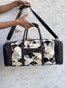 Sac de voyage en cuir véritable à poils, sac de créateur unique fait main, sac de voyage unisexe multi-usages, grand sac de sport - Product Image 4