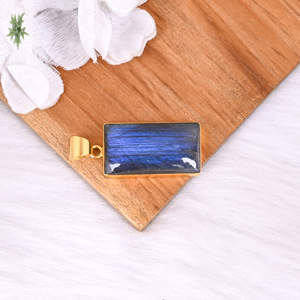 Pendentif classique en laiton avec pierre précieuse naturelle de labradorite, fait main - Product Image 2