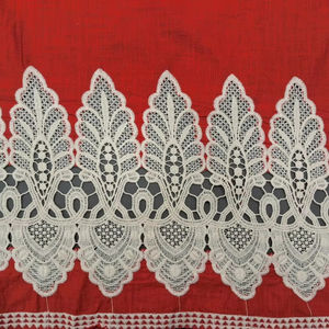 Tela de Algodón Roja Bordada de la Mejor Calidad con Borde Blanco Calado, Aspecto de Encaje Festoneado, Material Tejido para Vestidos - Product Image 1