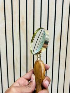 Lupa de mano de latón de 3'' con mango de madera con diseño de pez |   Lupa óptica de cristal vintage (no plegable) - Product Image 4