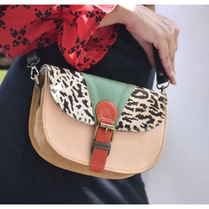 Cuero de vaca piel de alta calidad nuevo estilo Bolso cruzado para mujer Nuevo bolso de hombro Bolso de moda - Product Image 3