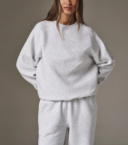 Ensemble de survêtement personnalisé pour femme, sweat-shirt oversize à épaules tombantes et pantalon de survêtement ample, avec logo imprimé sur mesure, 2 pièces confortables - Product Image 3