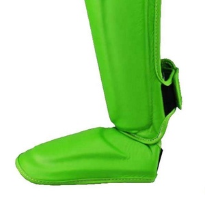 Protège-tibias Twins Muay Thai SGL-10 en cuir de vachette de qualité supérieure, personnalisables, respirants et durables pour MMA et Kickboxing - Product Image 3