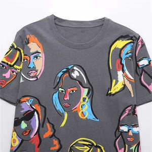 Camiseta con Estampado Gráfico Elegante para Hombre y Mujer, Cuello Redondo de Algodón Suave, Uso Diario Informal, Proveedor OEM, Camisetas con Diseños Gráficos Personalizados - Product Image 3