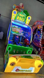 Máquina recreativa de tiro con bolas Crazy Ball para 2 jugadores, pantalla HD de 42 pulgadas, juego de canje operado con monedas - Product Image 3