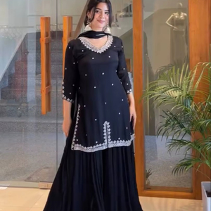 ขายส่งเสื้อคุर्ตาแฟชั่นดีไซน์ใหม่สไตล์อินเดีย-ปากีสถานสำหรับผู้หญิง ผ้าเครปเนื้อหนาคุณภาพดี เหมาะสำหรับงานปาร์ตี้ - Product Image 1