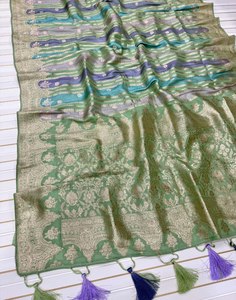 Sari Golden Heritage: Belleza de Tejido Rico, Encanto de Pallu Real, Elegancia de Jacquard, Tejido Dorado Atemporal - Product Image 4
