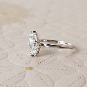 Bague de fiançailles personnalisée en diamant de laboratoire taille marquise, style classique, certifiée IGI, pour femme - Product Image 3