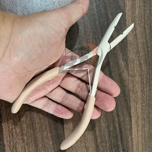 คีมต่อผมสแตนเลสเคลือบสีเบจแบบมืออาชีพ 1 รู พร้อมด้ามจับกันลื่น สำหรับต่อผมแท้แบบ Remy รูขนาด 3 มม. - Product Image 4