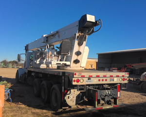 Grue de camion montée sur camion Peterbilt 365 de 2013, modèle AC38-127 de 2012, capacité de levage de 76 000 lb. - Product Image 1