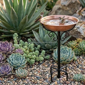 Bain d'oiseaux en métal de qualité supérieure, décoratif pour jardin extérieur, sur piédestal, durable, finition résistante à la rouille, pour l'aménagement paysager de jardin. - Product Image 6