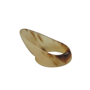 Anillo Clásico para Pulgar Alibow, Hecho a Mano, de Cuerno de Buey Transparente, con Gancho Superficial, Protector de Anillo Extra Indoloro, Seguridad para los Dedos en Tiro con Arco - Product Image 3