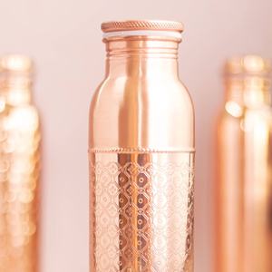 Bouteille en cuivre pur de taille et de forme personnalisées avec couvercle anti-fuite et motif gravé pour les voyages, la consommation d'eau et les fêtes - Product Image 2