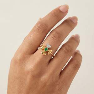 Exquisito diamante natural de corte brillante redondo de 0.04 quilates certificado por IGI en oro amarillo macizo con claridad VS-SI y color H-I. - Product Image 1