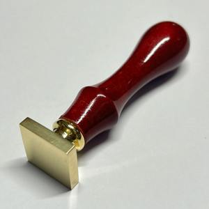 Sello de cera cuadrado de latón de 22 mm con mango de madera de arce, estampador de cera multiusos de latón - Product Image 3