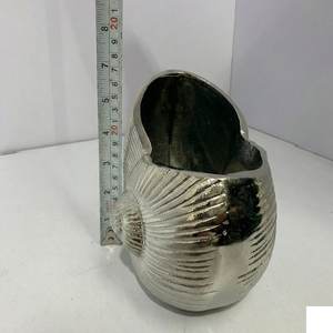 Jarrón de Mesa Rústico en Espiral de Aluminio Hecho a Mano, Recubrimiento Plateado, Decoración para el Hogar, Centro de Mesa, Regalo de Aniversario, WB Inc - Product Image 5